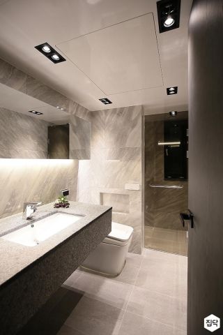 강변40평대 화장실 인테리어.jpg